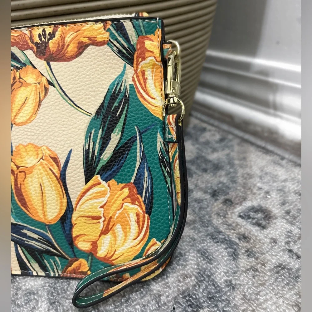 *NWOT Steve Madden Donna Lemon Clutch/Wristlet, - Picture 5 of 13